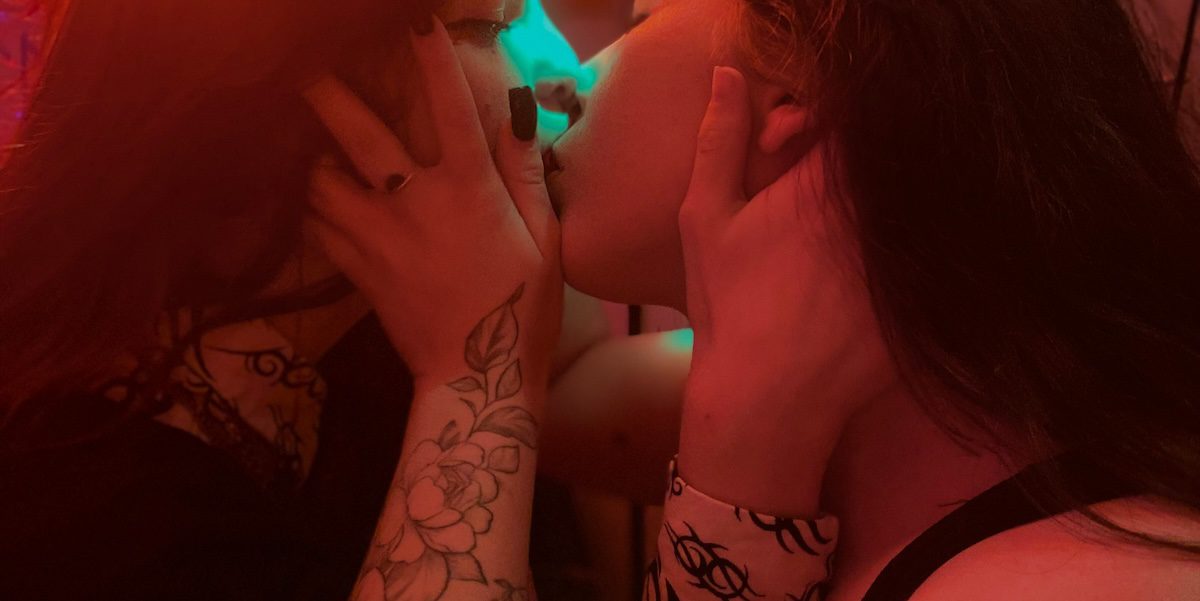 Kissing Tattoo